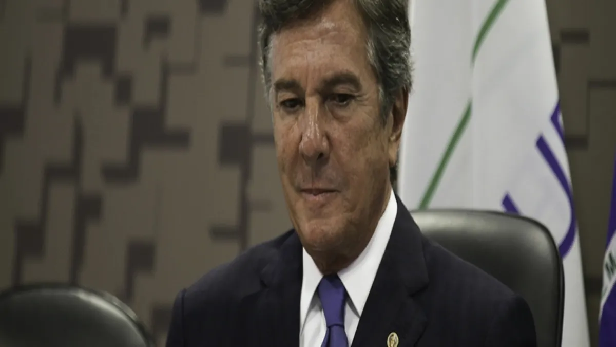 Moraes ordena confiscos do passaporte diplomático de Collor